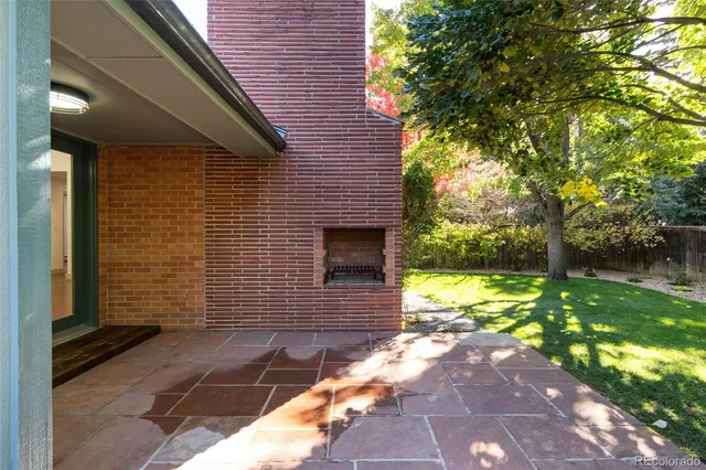 a view of entrance of the house