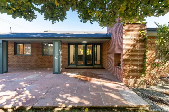 a view of a house with a yard and tree