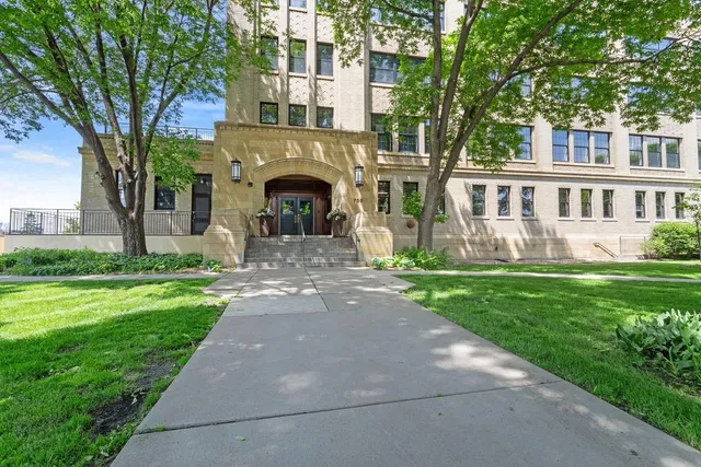 $179,900 | 730 Northeast Stinson Boulevard, Unit 320, Minneapolis, MN 55413