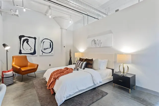 $179,900 | 730 Northeast Stinson Boulevard, Unit 320, Minneapolis, MN 55413