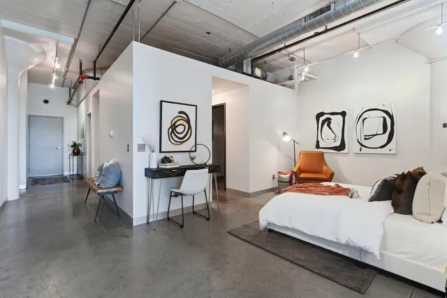 $179,900 | 730 Northeast Stinson Boulevard, Unit 320, Minneapolis, MN 55413