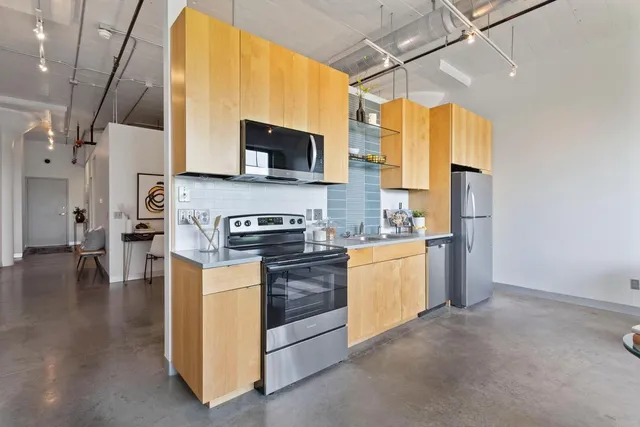 $179,900 | 730 Northeast Stinson Boulevard, Unit 320, Minneapolis, MN 55413