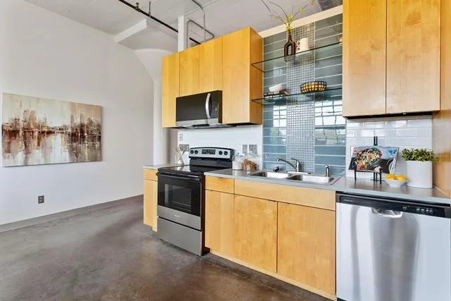 $179,900 | 730 Northeast Stinson Boulevard, Unit 320, Minneapolis, MN 55413