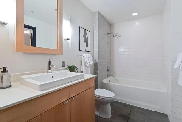 $179,900 | 730 Northeast Stinson Boulevard, Unit 320, Minneapolis, MN 55413