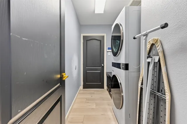 a view of living room washer and dryer