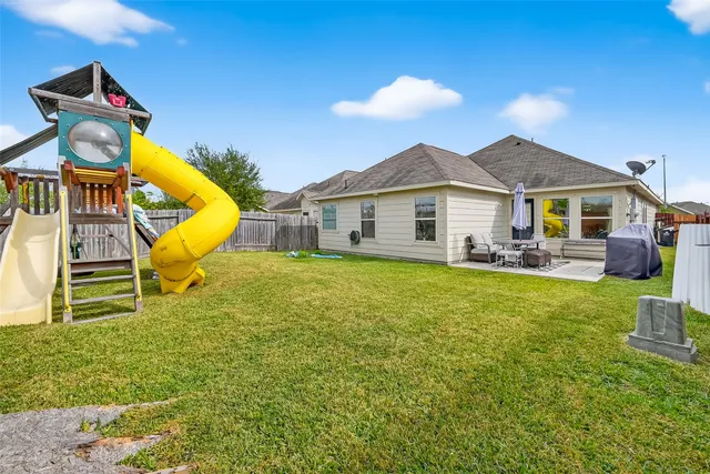 a view of a house with a backyard