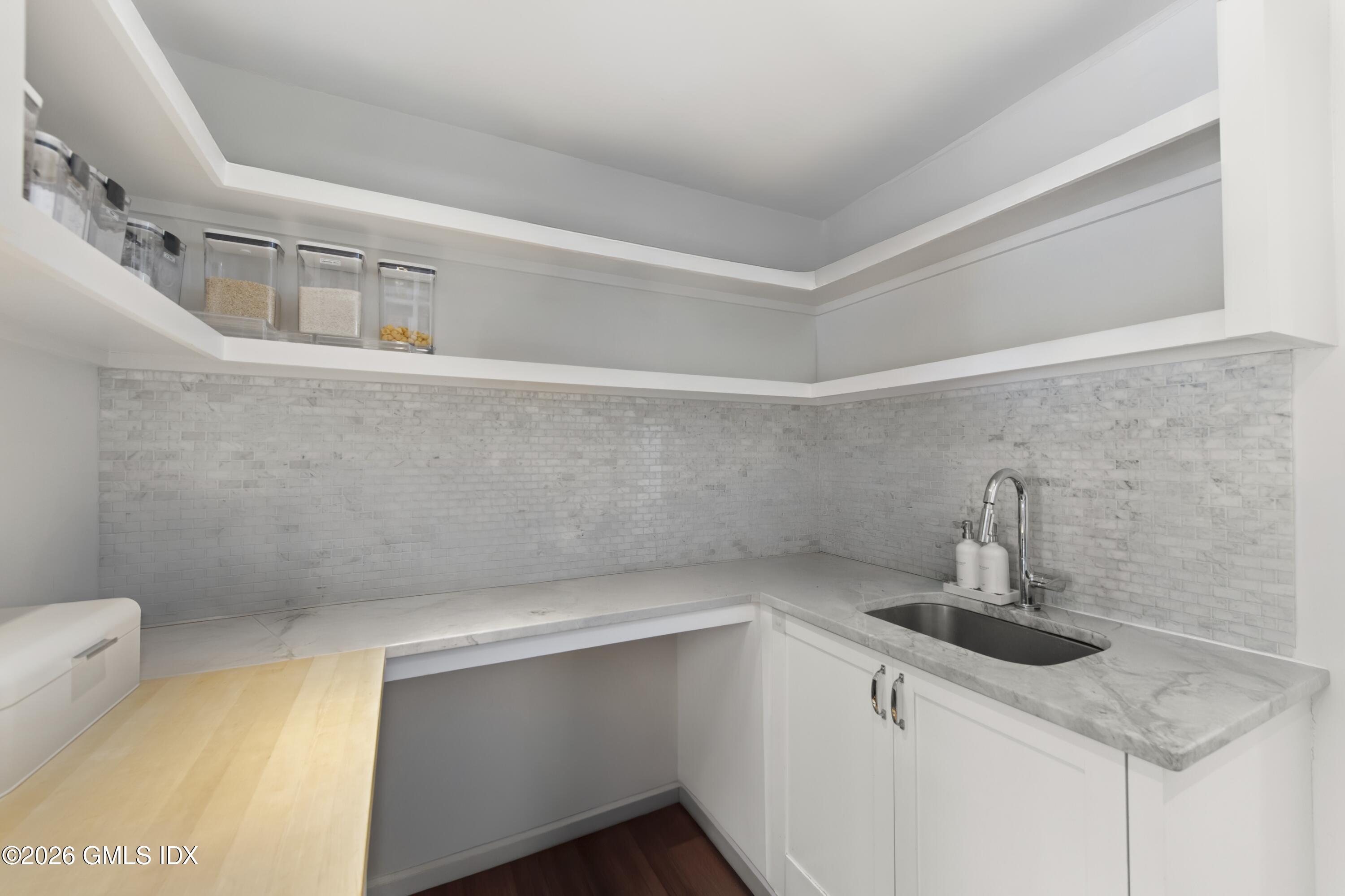 29 Hunting Ridge Road Greenwich, CT 06831 - Photo 14 of 59 3.64 Pantry