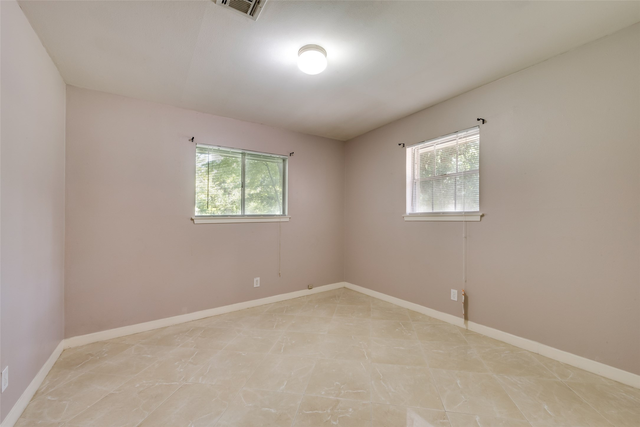 1522 Baggett Lane, Unit A Houston, TX 77055 - Photo 15 of 29 an empty room with windows