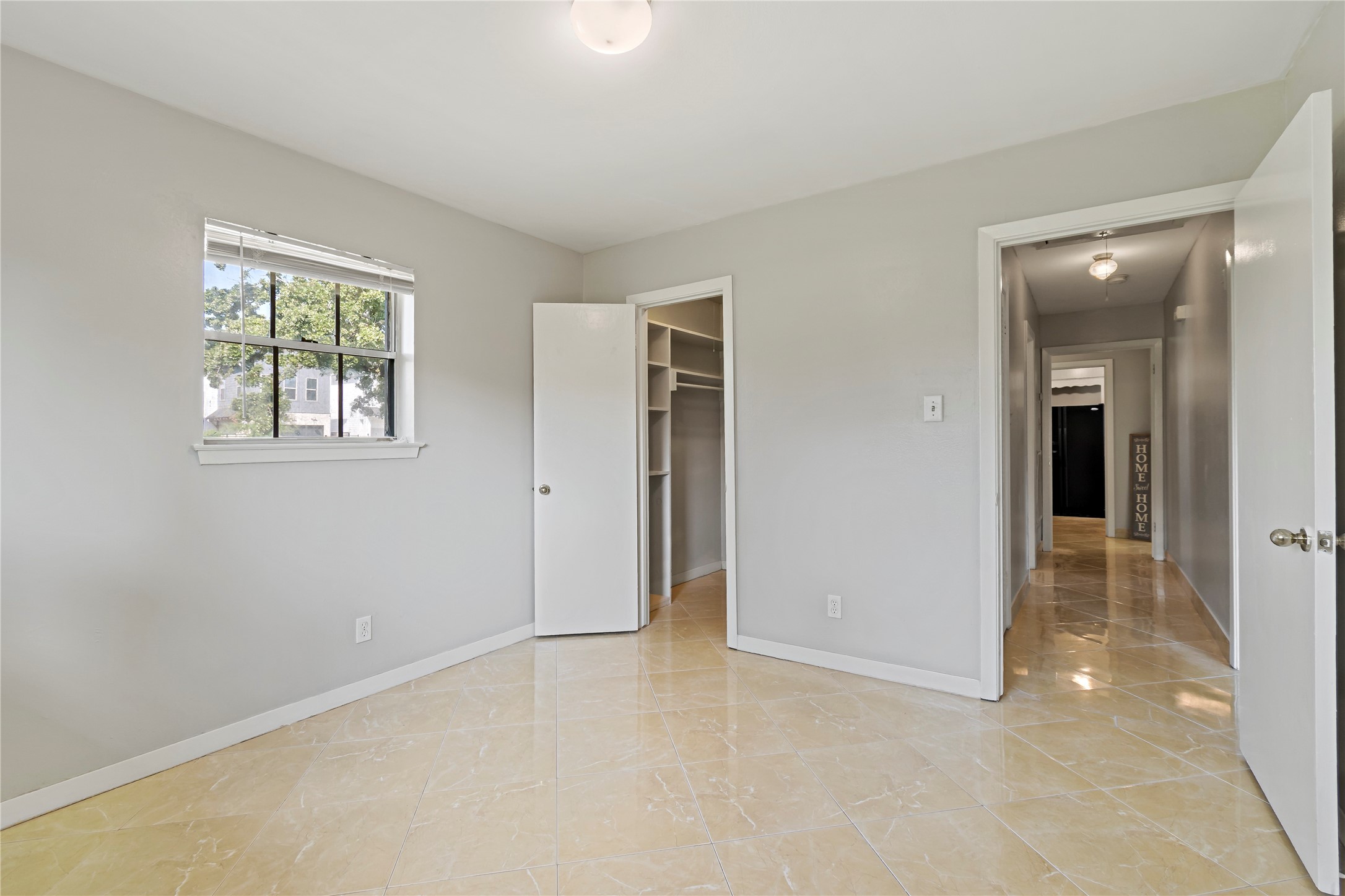 1522 Baggett Lane, Unit A Houston, TX 77055 - Photo 20 of 29 an empty room with windows and closet