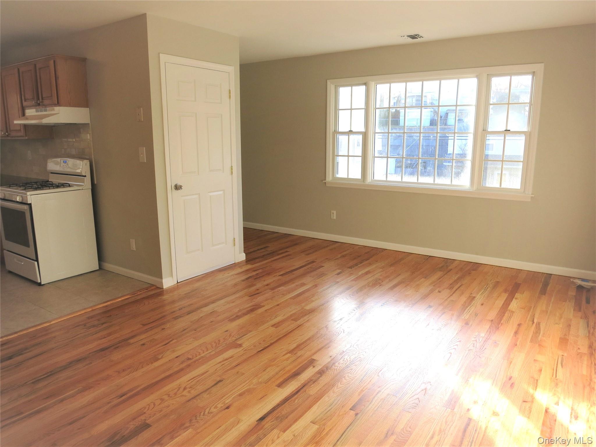 56 Linwood Road North, Unit 2 Port Washington, NY 11050 - Photo 4 of 11