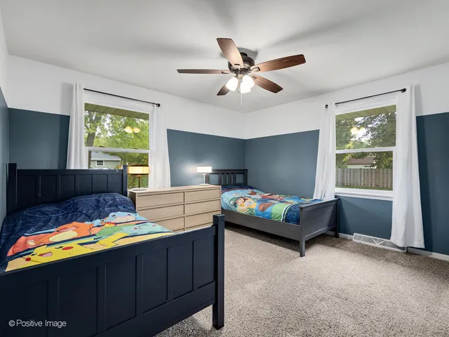 $329,900 | 2 Sunset Lane, Algonquin, IL 60102