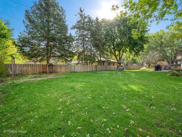 $329,900 | 2 Sunset Lane, Algonquin, IL 60102