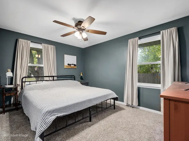 $329,900 | 2 Sunset Lane, Algonquin, IL 60102