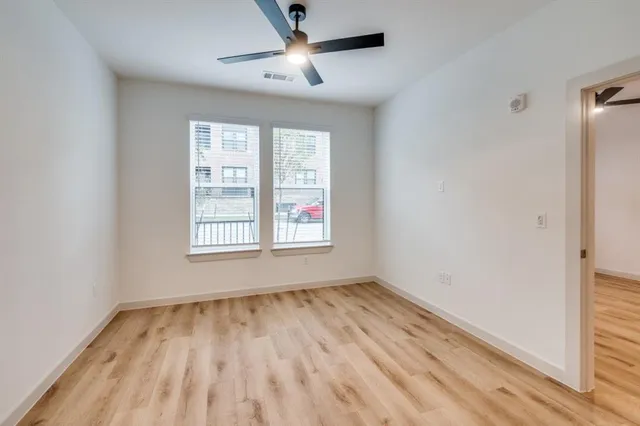 $1,400 | 512 North Ewing Avenue, Unit 102, Dallas, TX 75203