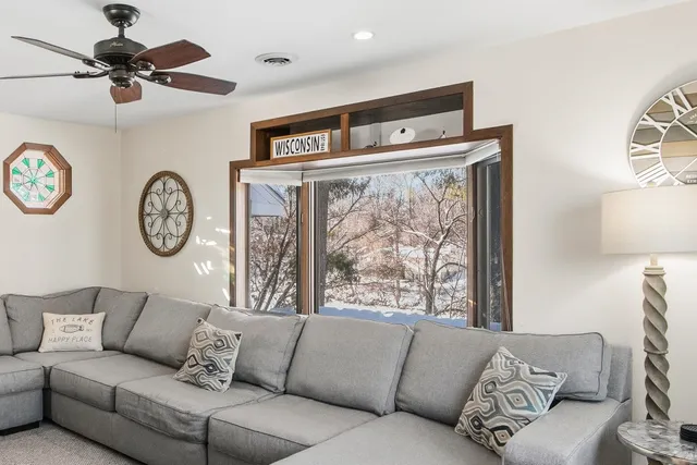 $679,900 | 215 Canyon Road, Wisconsin Dells, WI 53965