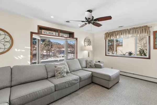 $664,900 | 215 Canyon Road, Wisconsin Dells, WI 53965