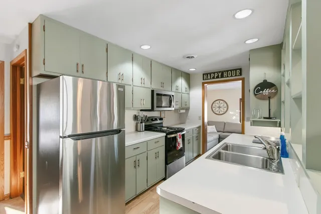 $679,900 | 215 Canyon Road, Wisconsin Dells, WI 53965