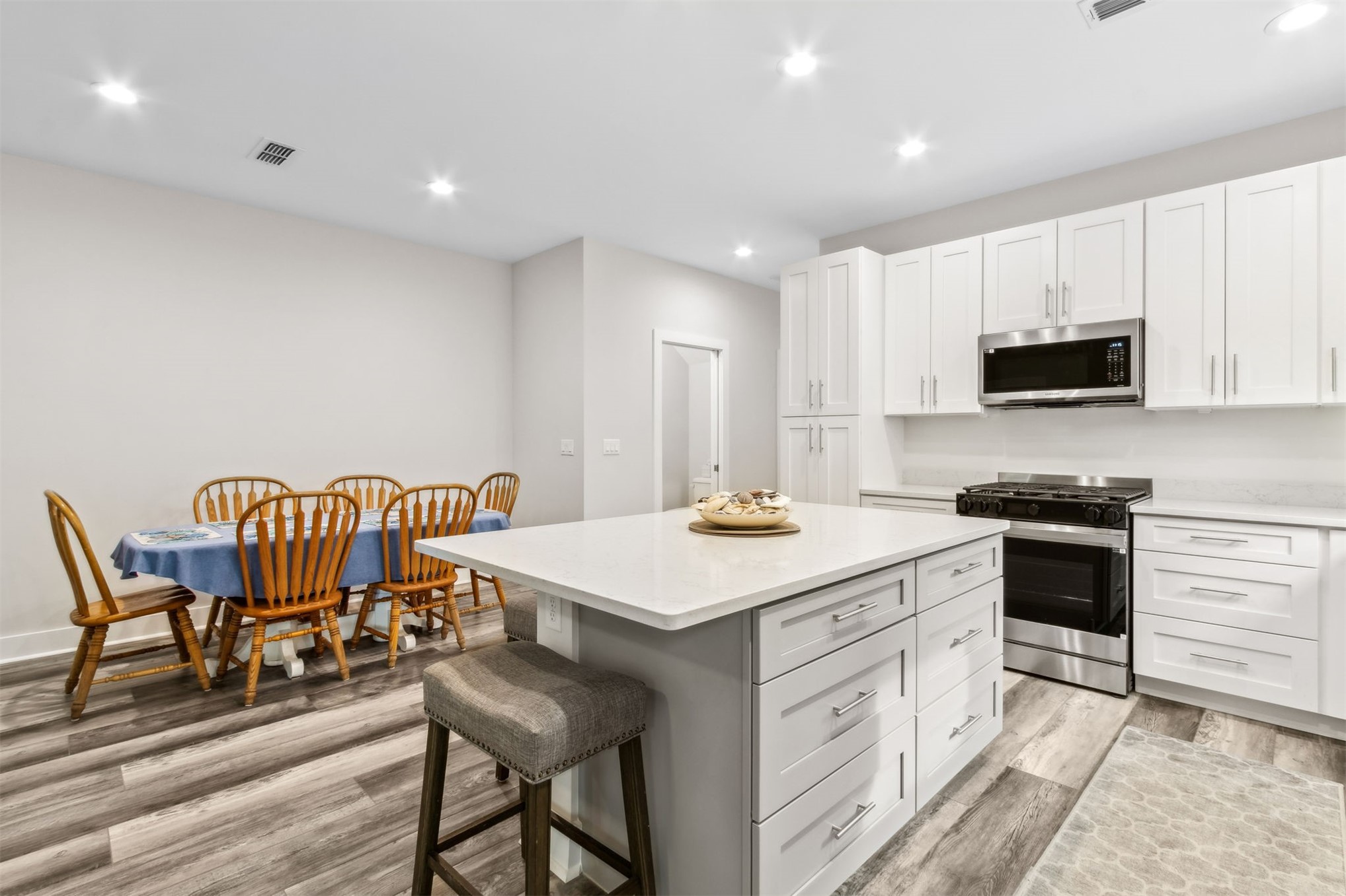 2017 Ryan Road Fernandina Beach, FL 32034 - Photo 7 of 39 a kitchen that has a table and chairs in it
