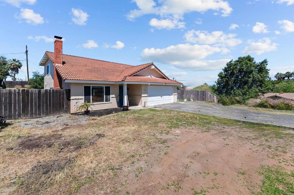 772 Barsby Street Vista, CA 92084 - Photo 26 of 28 a backyard of a house