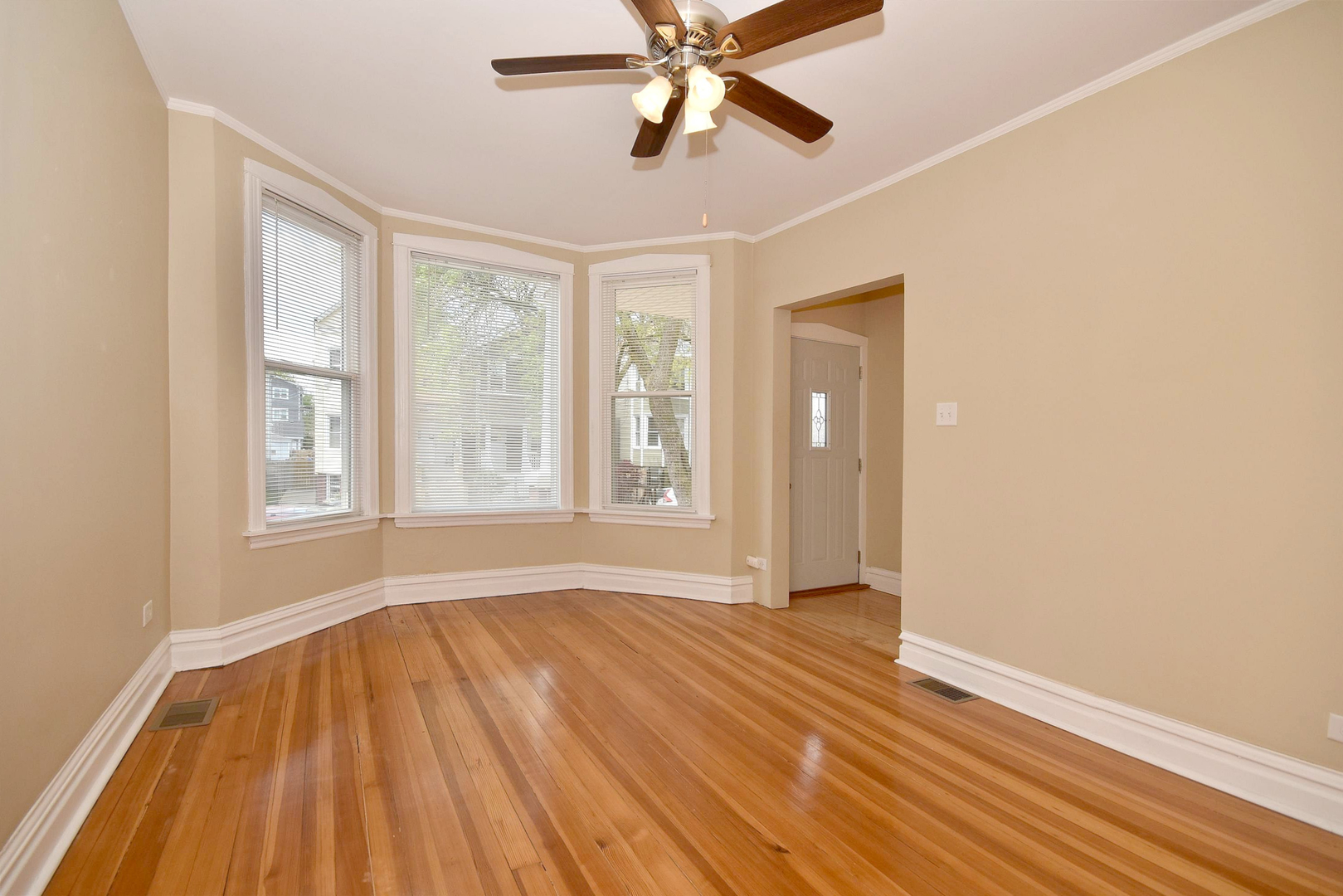 2735 North Ridgeway Avenue Chicago, IL 60647 - Photo 2 of 20