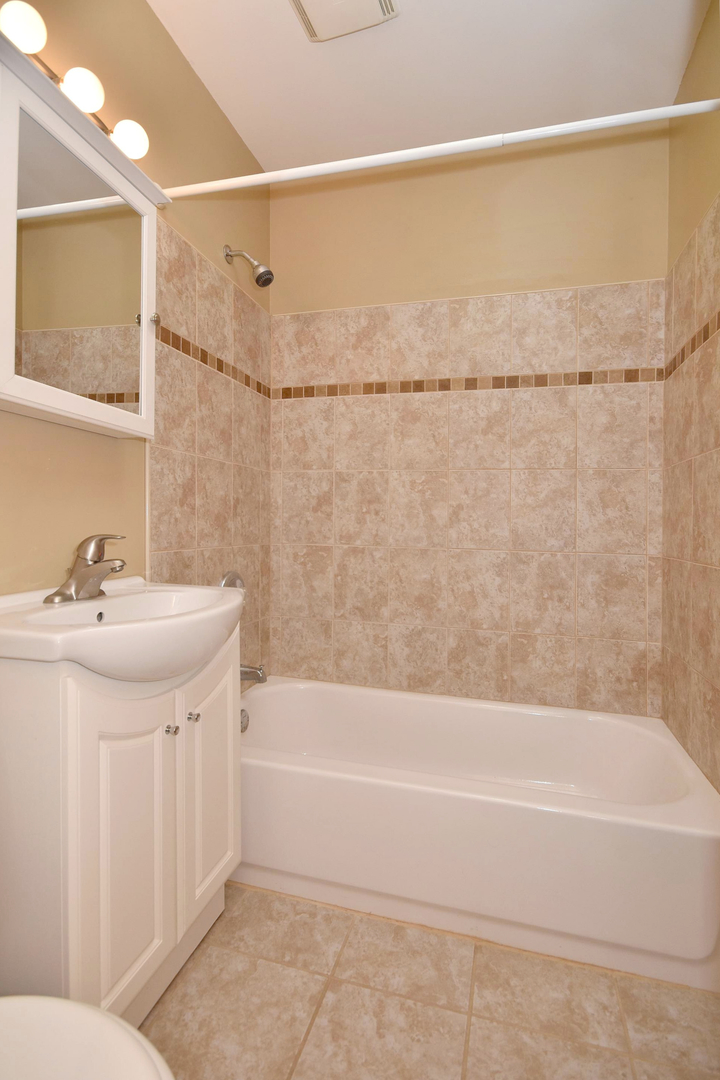 2735 North Ridgeway Avenue Chicago, IL 60647 - Photo 4 of 20