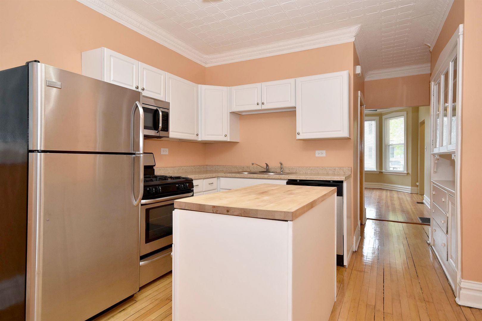 2735 North Ridgeway Avenue Chicago, IL 60647 - Photo 5 of 20