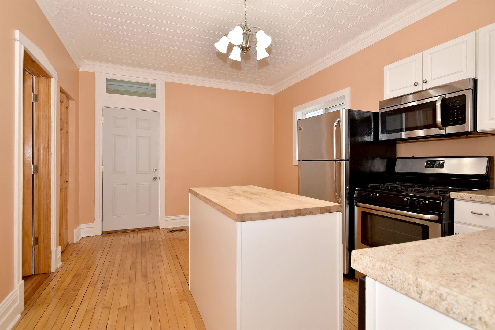 2735 North Ridgeway Avenue Chicago, IL 60647 - Photo 6 of 20