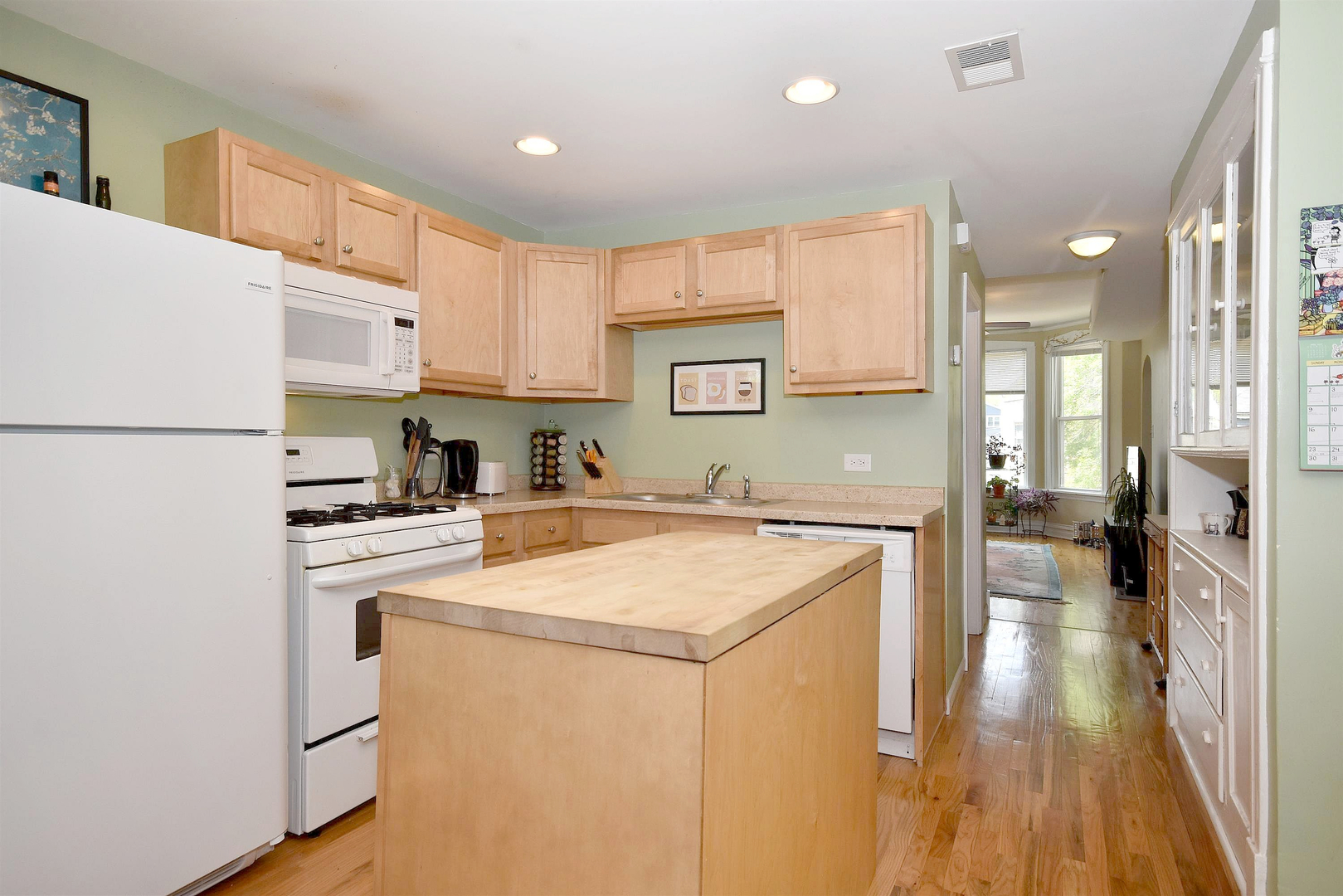 2735 North Ridgeway Avenue Chicago, IL 60647 - Photo 7 of 20