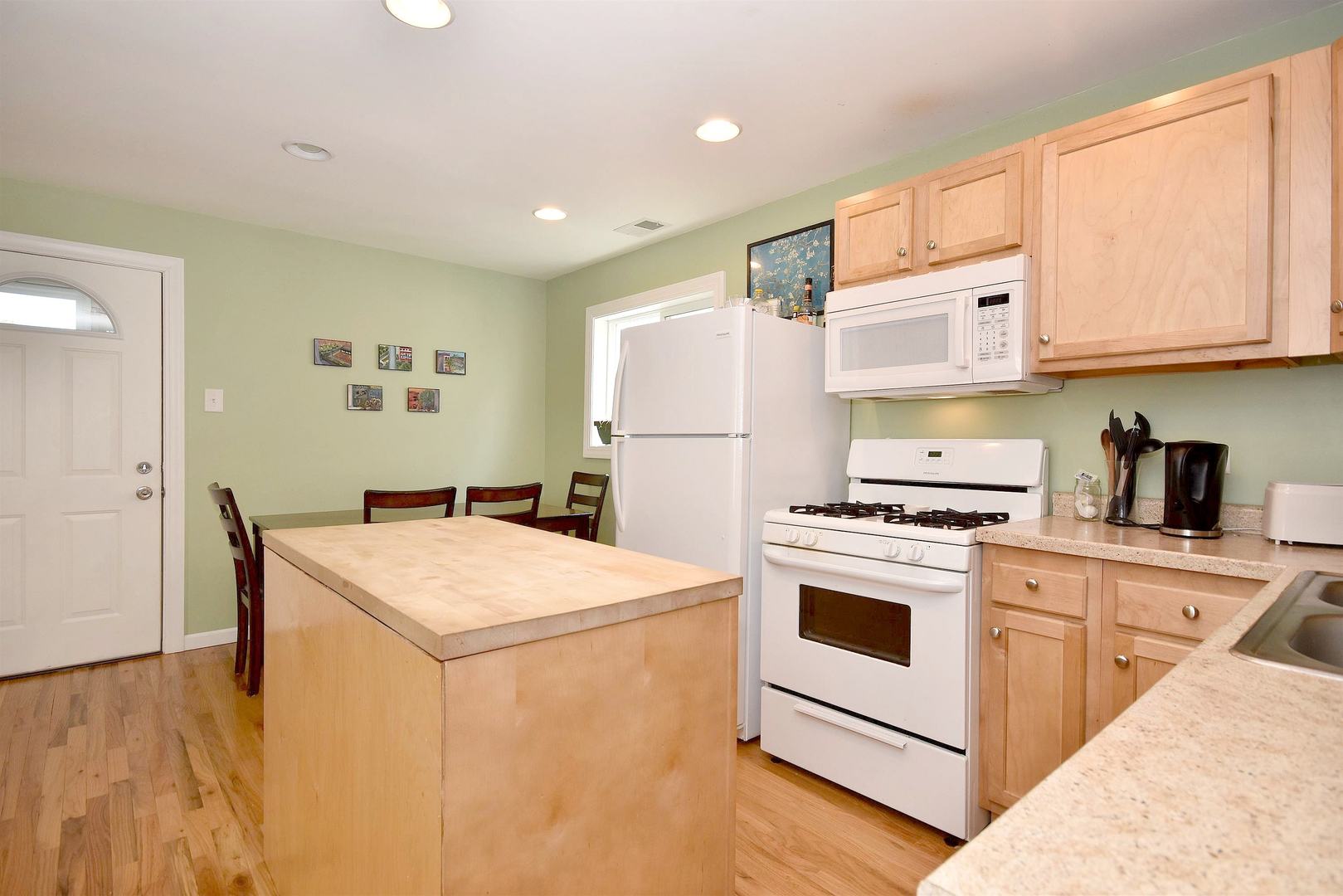 2735 North Ridgeway Avenue Chicago, IL 60647 - Photo 8 of 20
