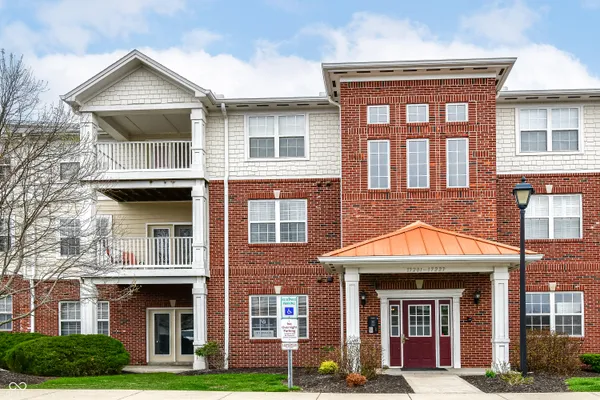 $179,900 | 17201 Gunther Boulevard, Unit 101, Westfield, IN 46074