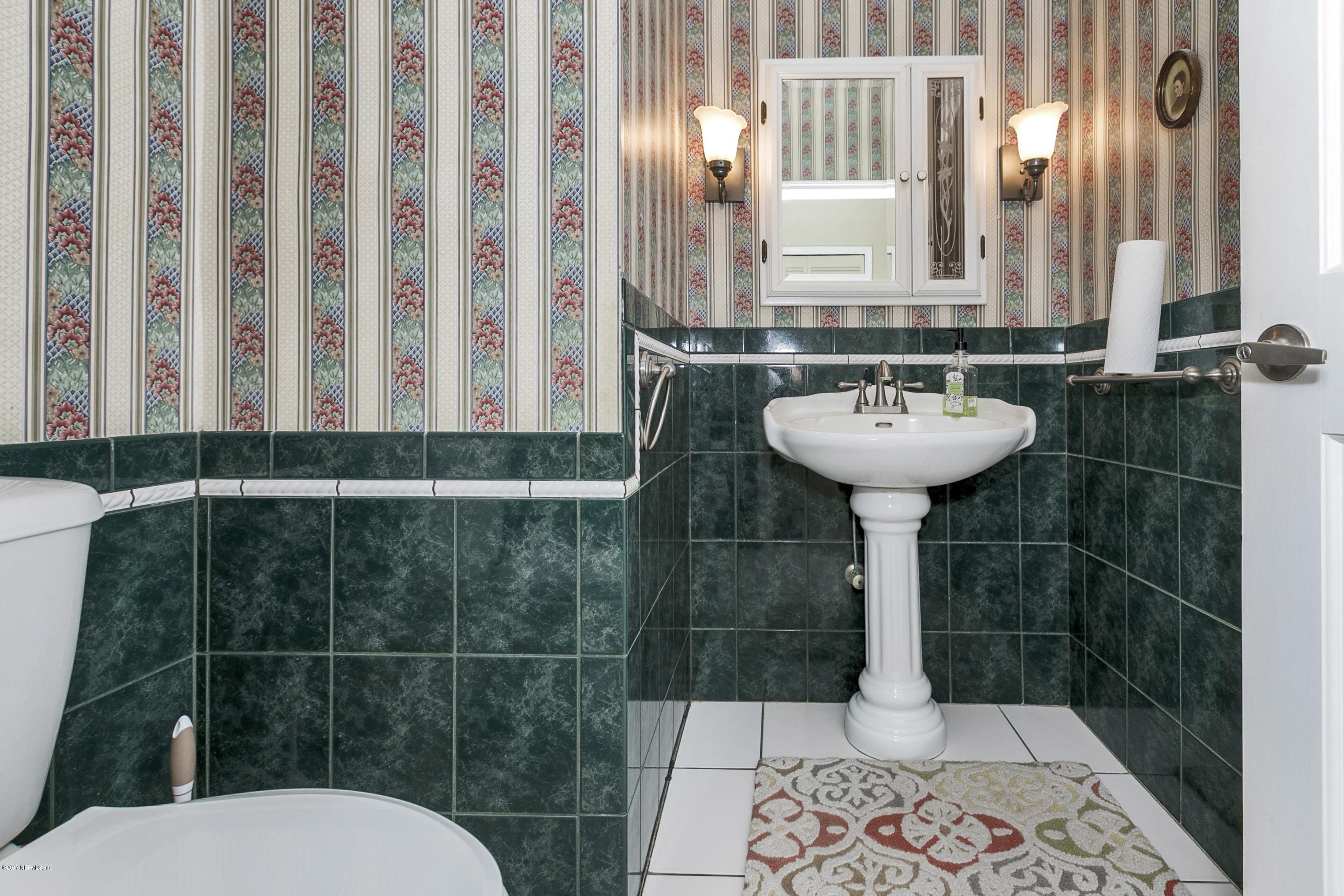 3301 Turtle Creek Road St. Augustine, FL 32086 - Photo 10 of 26 a bathroom with a sink toilet and shower