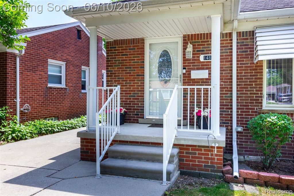 14869 Champaign Road Allen Park, MI 48101 - Photo 3 of 34