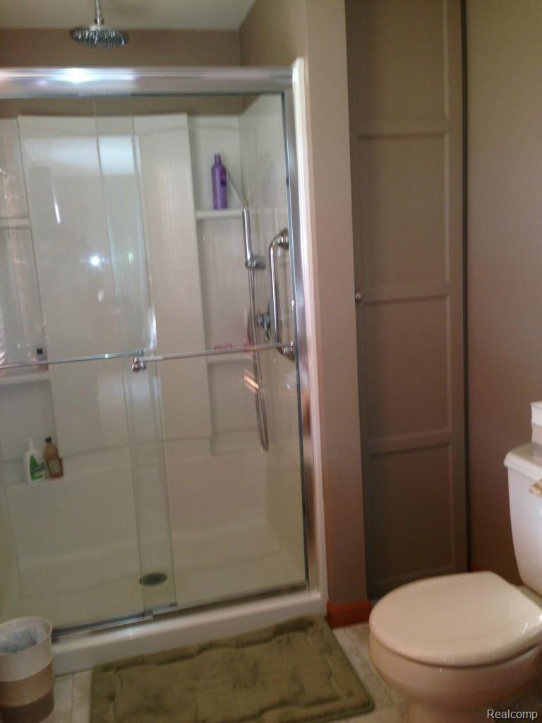 2900 North Burkhart Road Howell, MI 48855 - Photo 20 of 30 Master bath