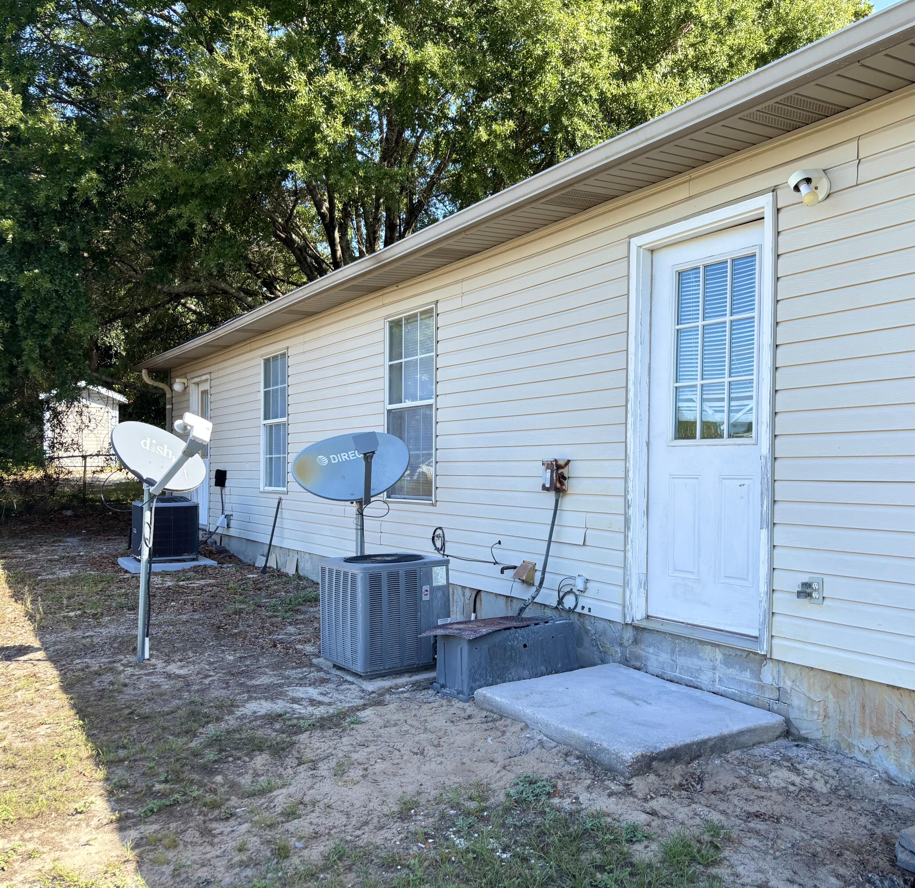 6903 Sea Turtle Circle, Unit B Navarre, FL 32566 - Photo 9 of 10 a backyard of a house with table and chairs