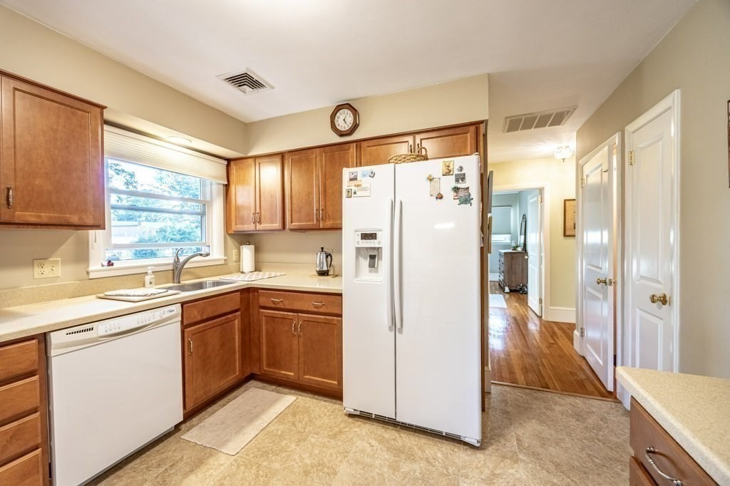 63 Cottage Street Fairhaven, MA 02719 - Photo 11 of 42