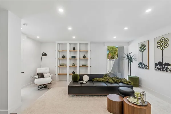 $3,300,000 | 7647 Sanderling Road, Sarasota, FL 34242