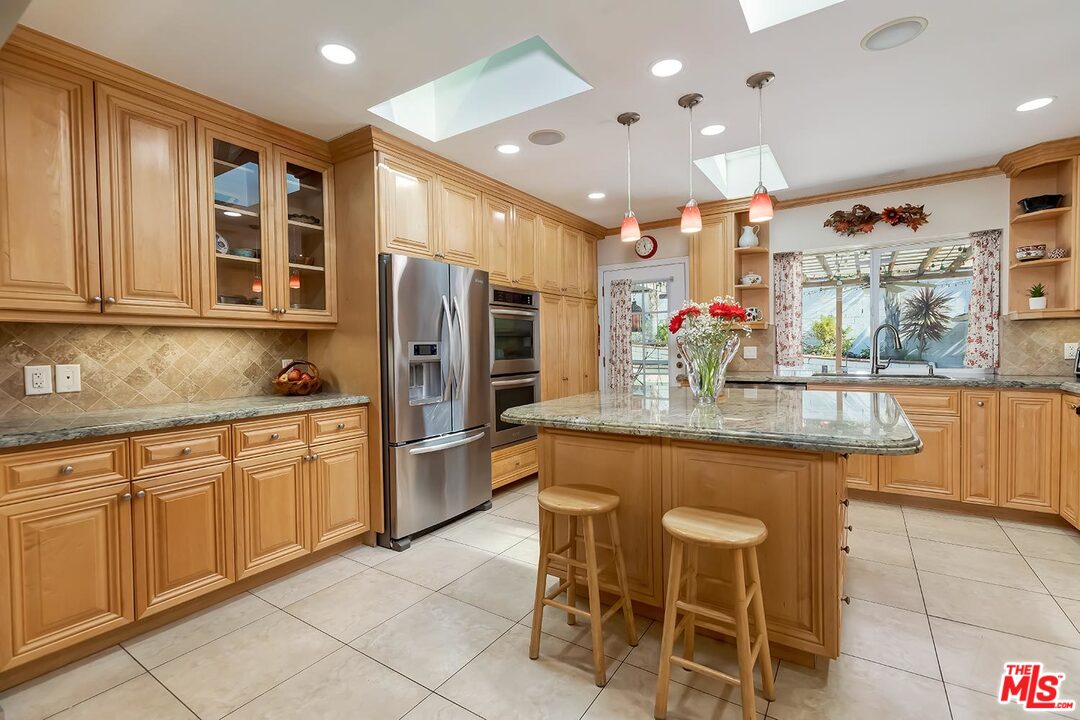 1612 Reeves Street Los Angeles, CA 90035 - Photo 13 of 34 Gallery Image 13
