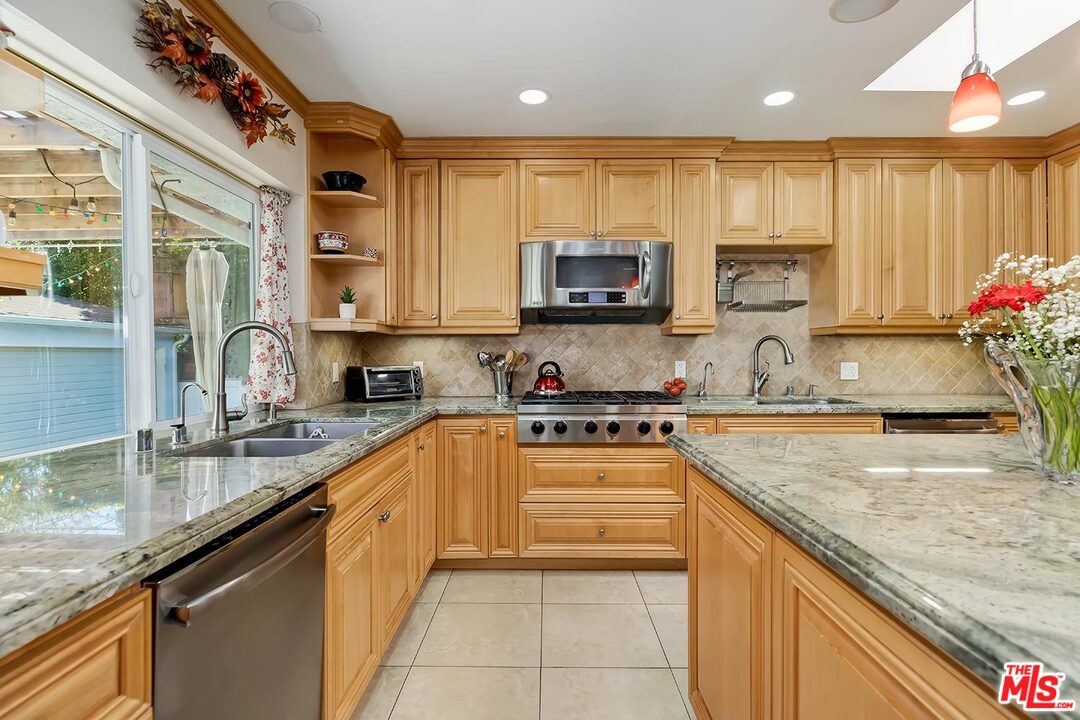 1612 Reeves Street Los Angeles, CA 90035 - Photo 14 of 34 Gallery Image 14
