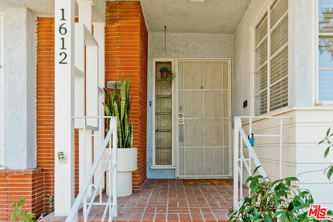 1612 Reeves Street Los Angeles, CA 90035 - Photo 3 of 34 Gallery Image 3