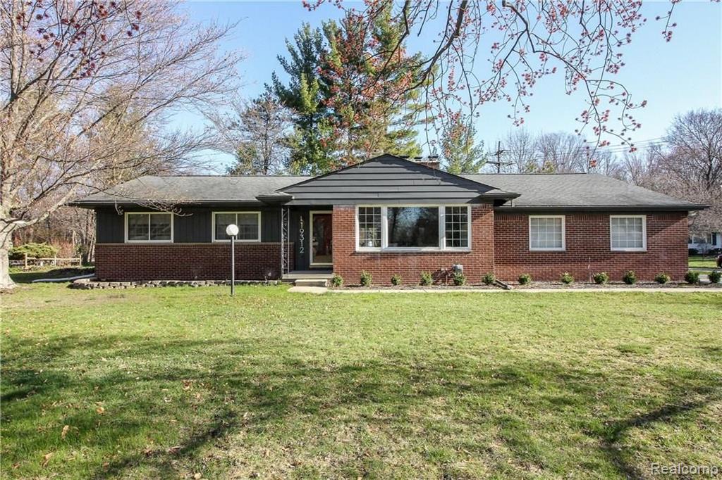 19312 Beverly Road Beverly Hills, MI 48025 - Photo 1 of 50