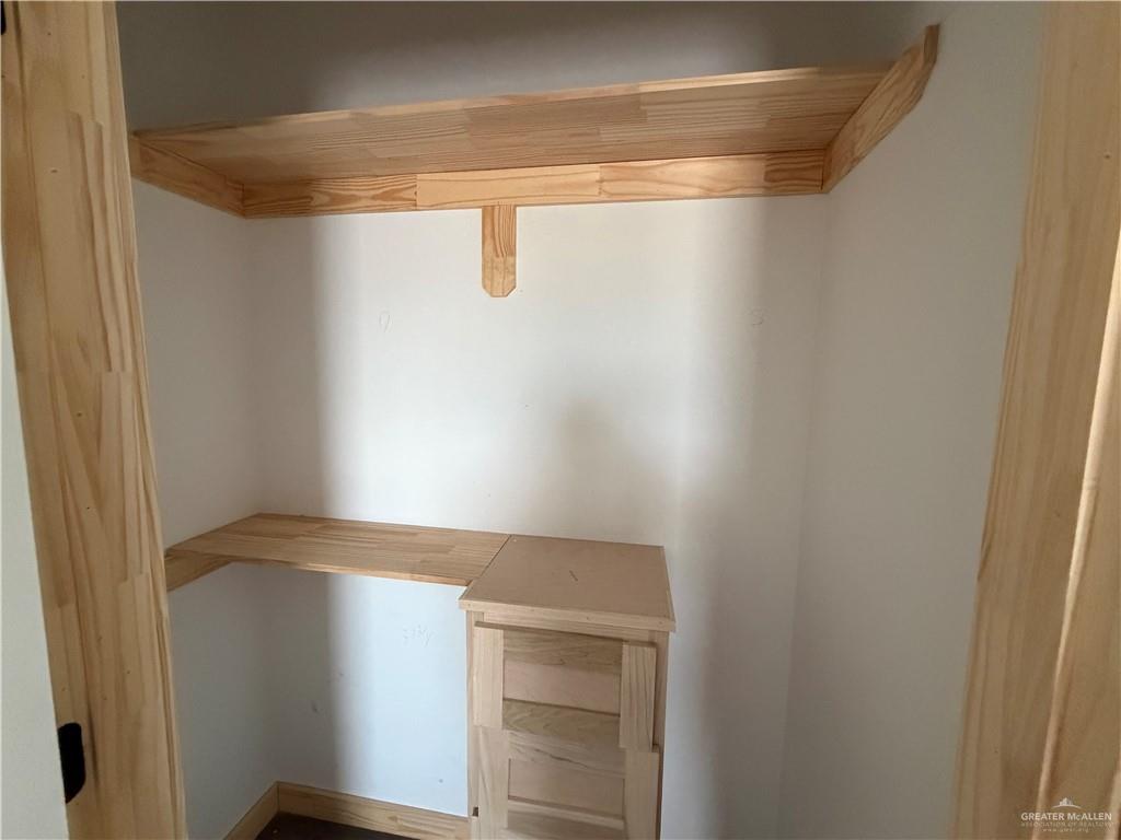 2292 Via Roma Road Weslaco, TX 78596 - Photo 4 of 10 a close view of closet