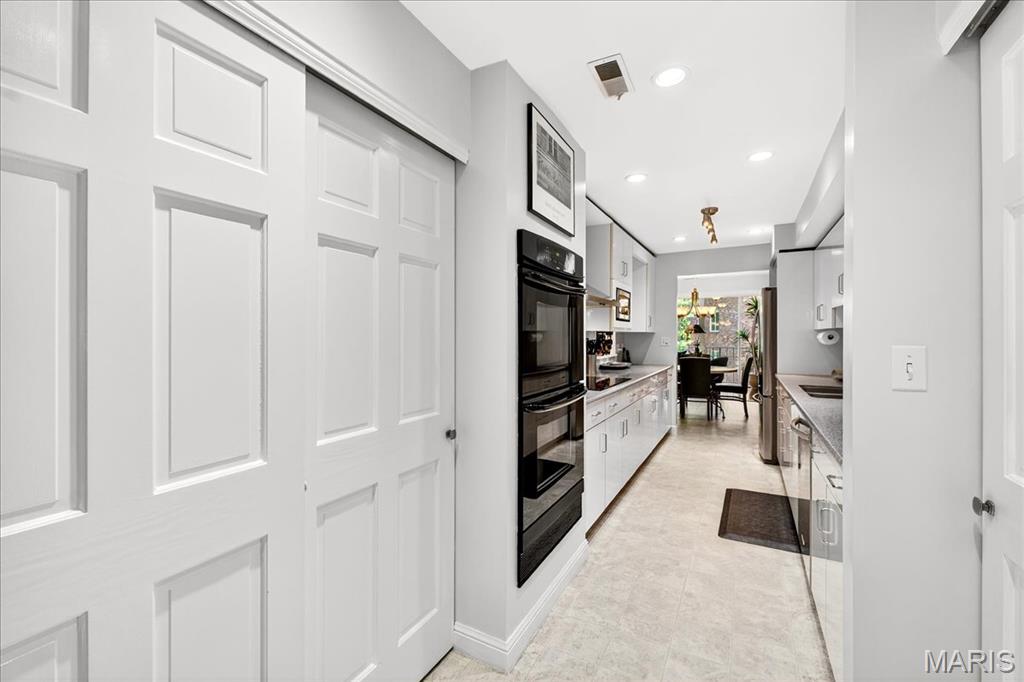 14308 East Conway Meadows Court, Unit 203 Chesterfield, MO 63017 - Photo 11 of 36