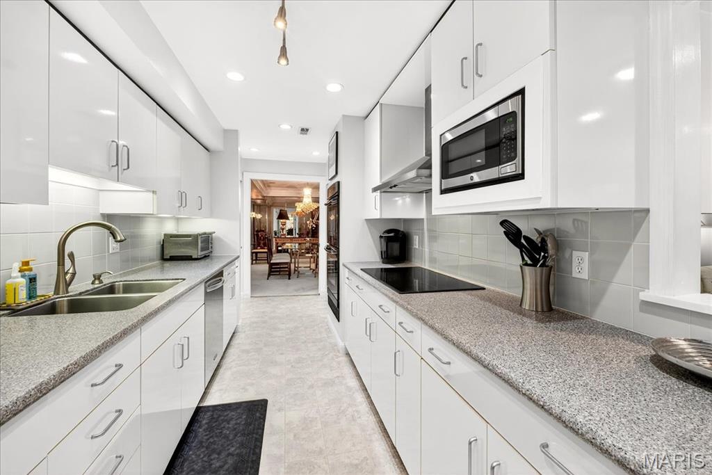 14308 East Conway Meadows Court, Unit 203 Chesterfield, MO 63017 - Photo 14 of 36