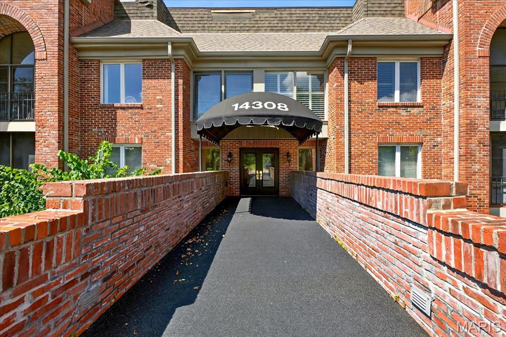 14308 East Conway Meadows Court, Unit 203 Chesterfield, MO 63017 - Photo 3 of 36