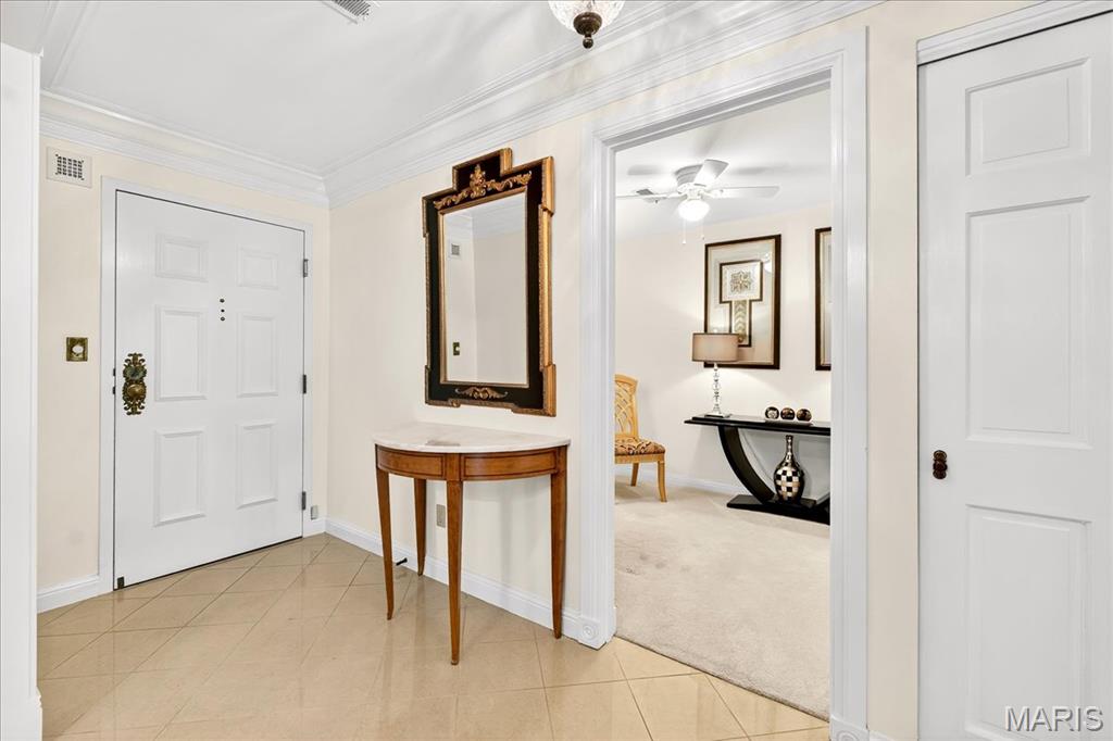 14308 East Conway Meadows Court, Unit 203 Chesterfield, MO 63017 - Photo 5 of 36