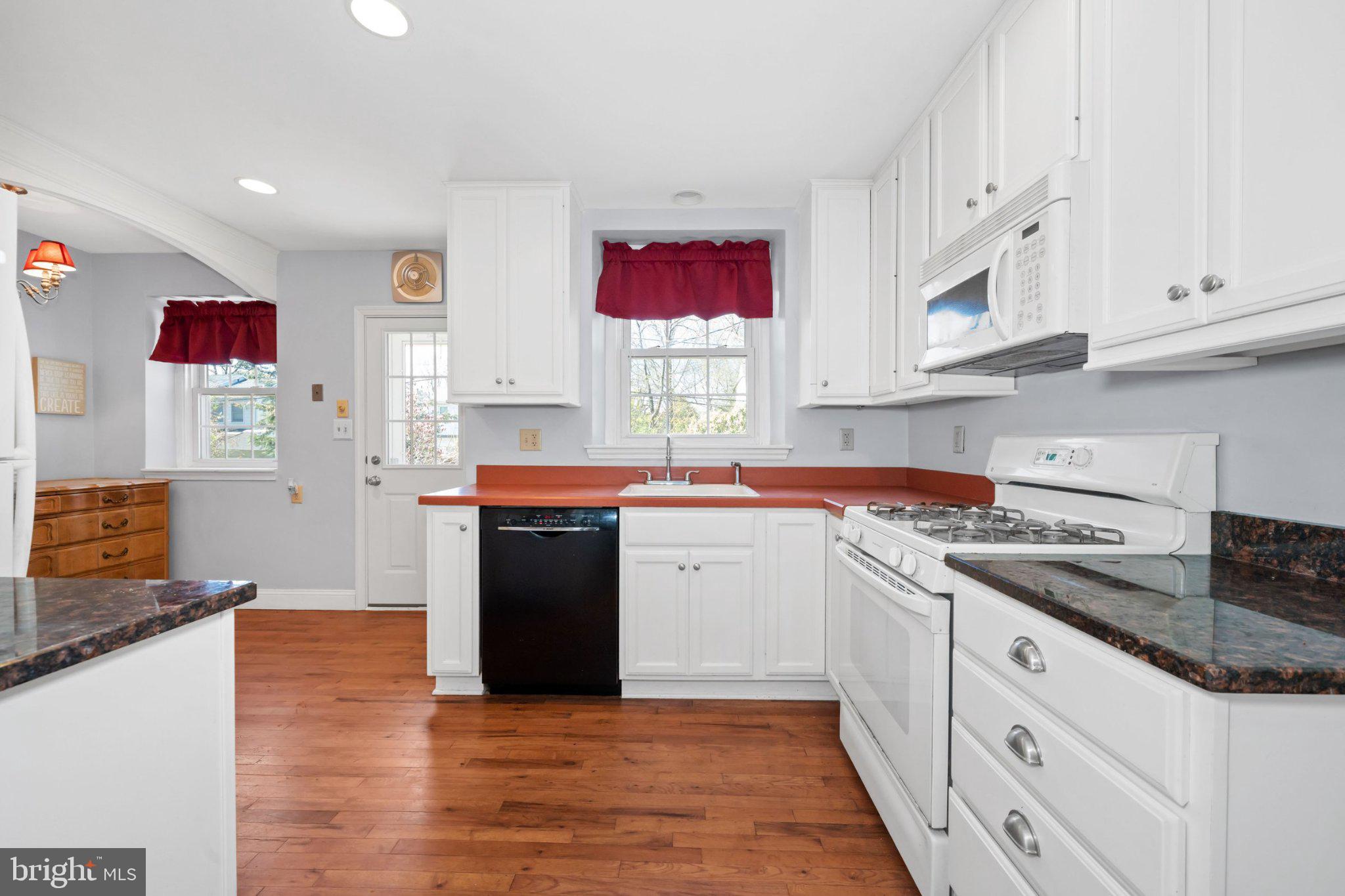 512 Lennox Road Wilmington, DE 19809 - Photo 12 of 28 Bright and inviting kitchen space.