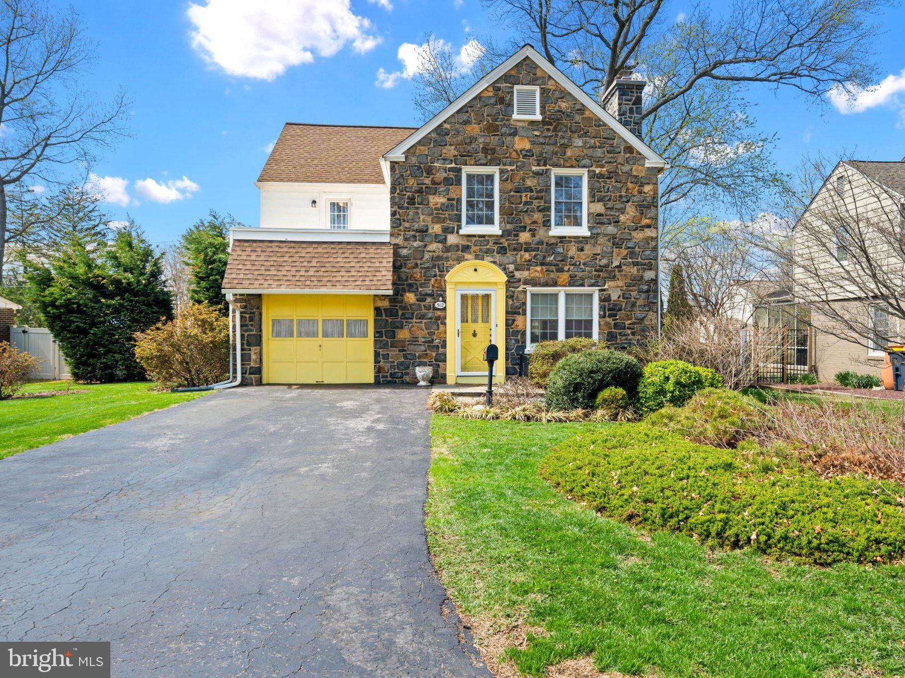 512 Lennox Road Wilmington, DE 19809 - Photo 4 of 28 Charming stone home with vibrant accents.