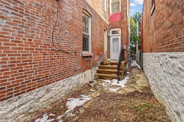 $135,000 | 4540 Nebraska Avenue, St. Louis, MO 63111