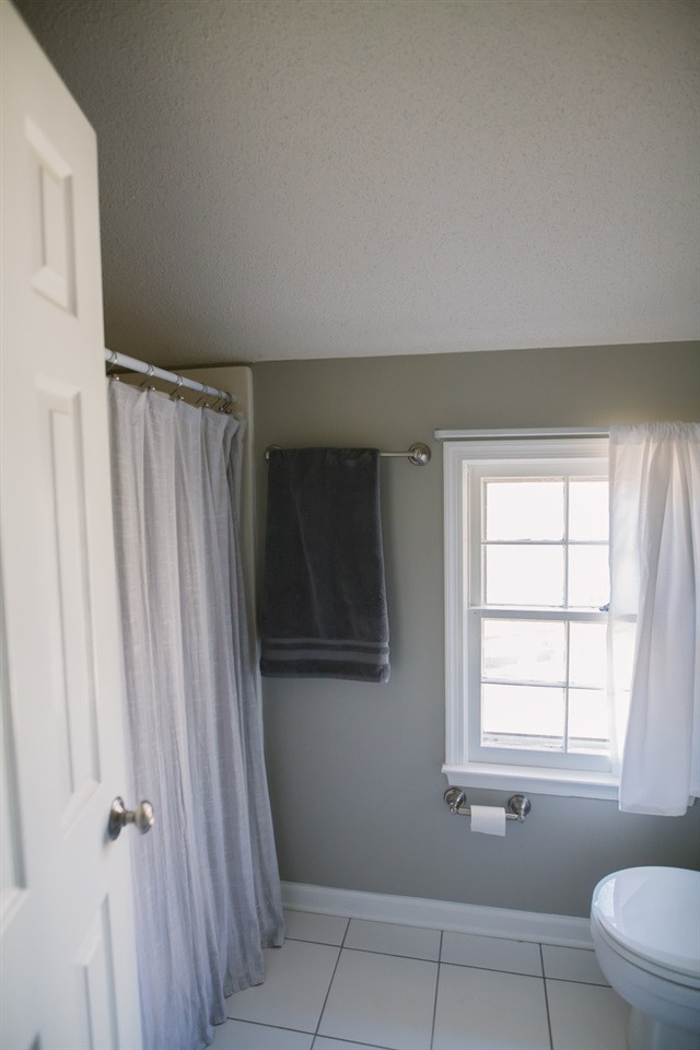 11808 North Exeter Way Raleigh, NC 27613 - Photo 10 of 30 Window, Toilet, Vanity, Tub/Shower, Light, Mirror. Full Bath