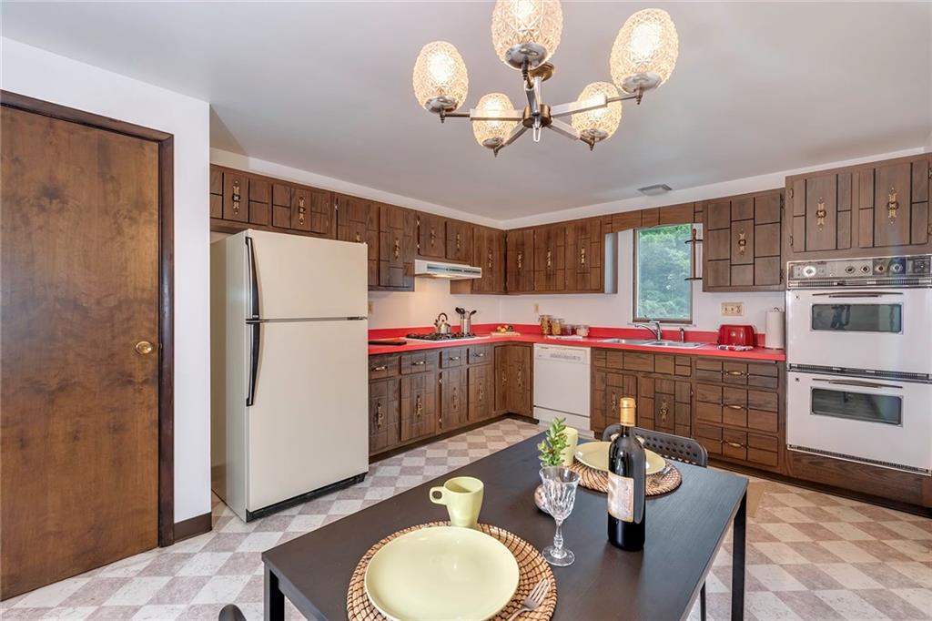 268 Shafer Road Moon Township, PA 15108 - Photo 11 of 25 Gallery Image 11